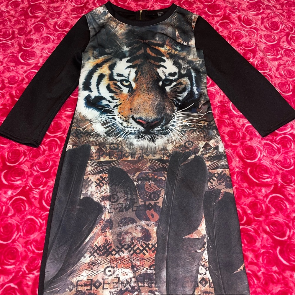 Large tiger dress. Fits a size Medium just perfect